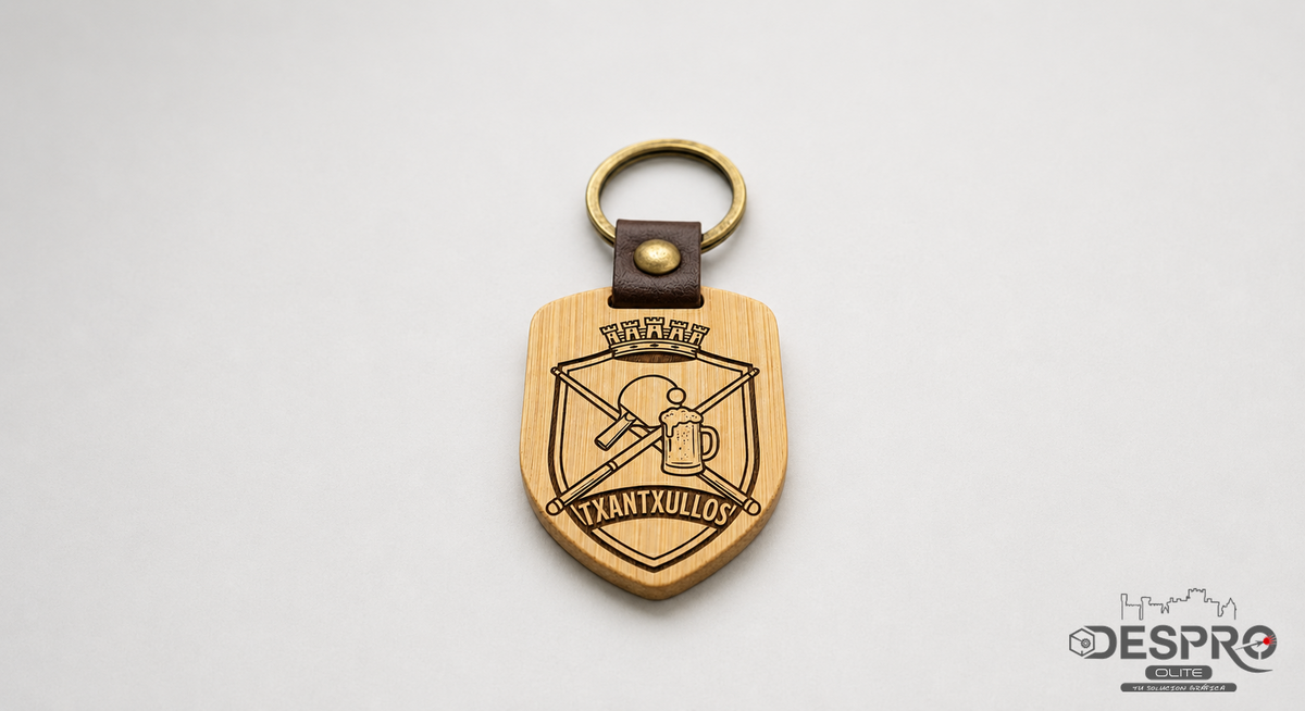 Llavero de bambú personalizable en forma de escudo — imagen del producto | Despro