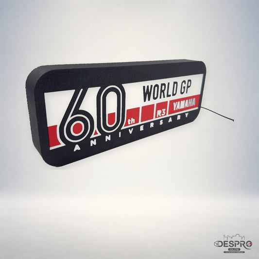 Luminaria decorativa Yamaha World GP 60.º aniversario — imagen del producto | Despro