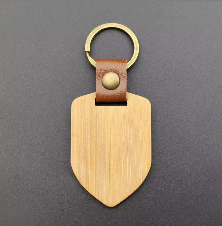 Llavero de bambú personalizable en forma de escudo — imagen del producto | Despro
